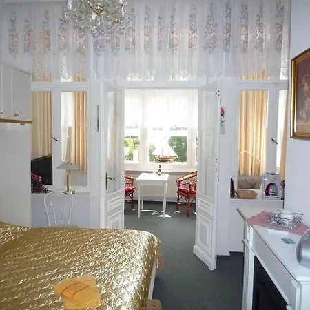 Ferienwohnung Schloss Hohenzollern 70 M Zum Strand Lägenhet Heringsdorf (Usedom)